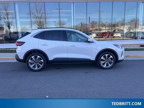 Certified 2024 Ford Escape Platinum w/ Premium Technology Package image 9