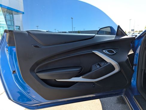 Used 2018 Chevrolet Camaro LT RWD image 10