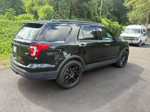 Used 2017 Ford Explorer FWD image 3