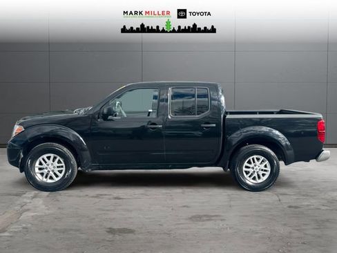 Used 2019 Nissan Frontier SV image 2