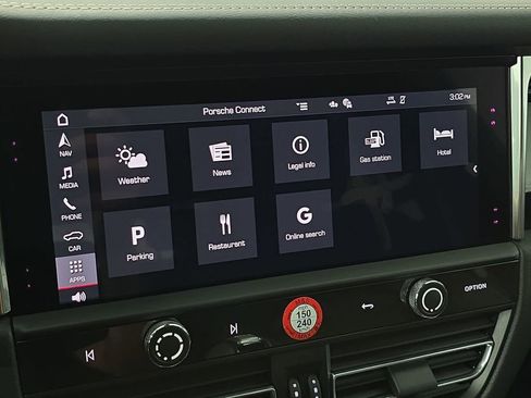 Certified 2025 Porsche Macan AWD/4WD image 16