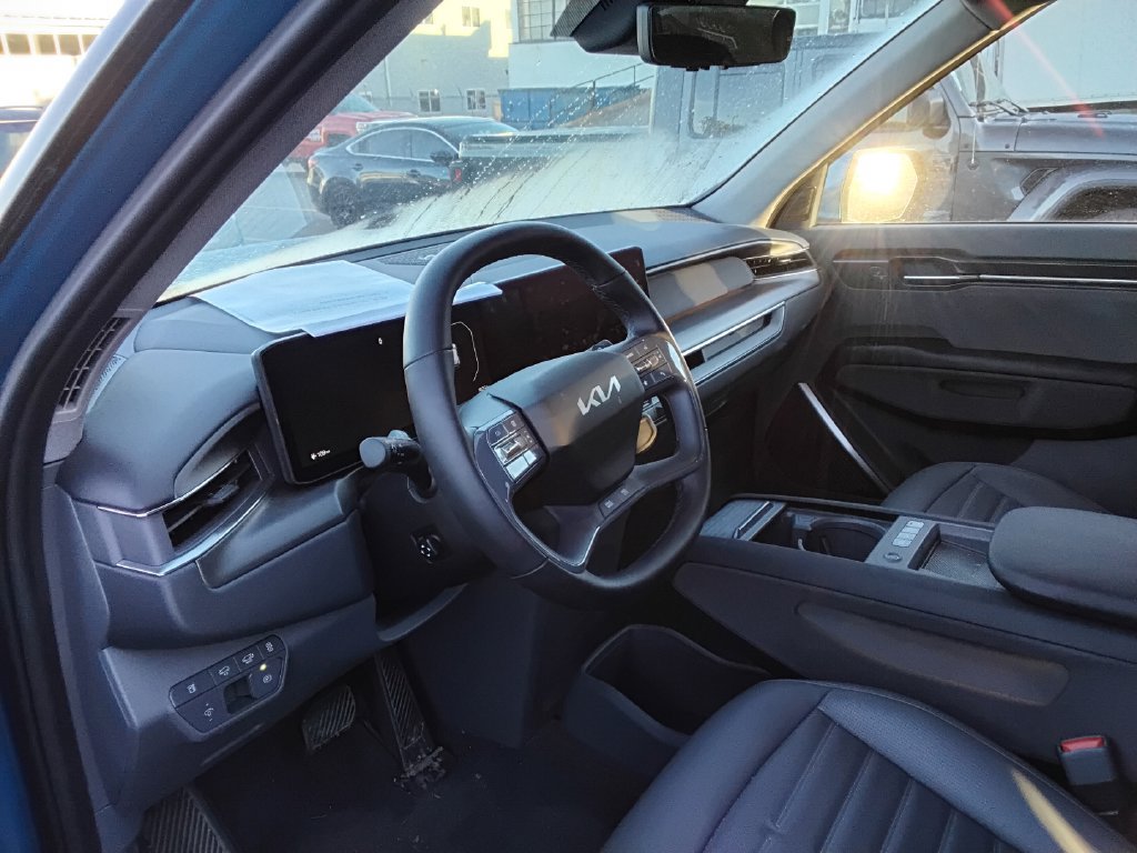 Used 2024 Kia EV9 Land AWD/4WD image 7