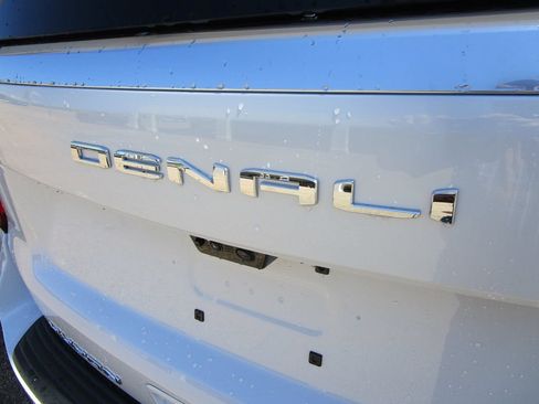 New 2026 GMC Yukon XL Denali w/ Denali Reserve Package RWD image 15