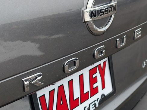 Used 2021 Nissan Rogue S image 11