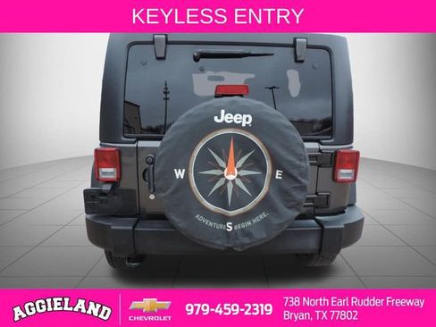 Used 2017 Jeep Wrangler Unlimited Rubicon w/ Connectivity Group image 5