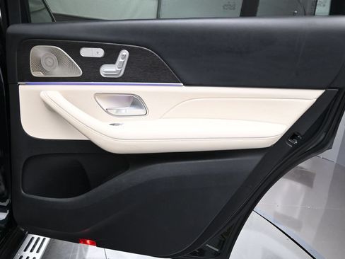 Used 2021 Mercedes-Benz GLS 450 4MATIC image 38