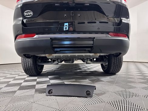 New 2026 Jeep Grand Cherokee Altitude image 12