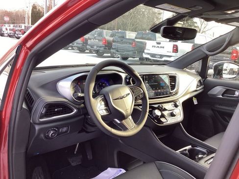 New 2026 Chrysler Pacifica Limited image 26