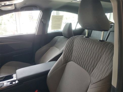 Used 2025 Toyota Camry LE w/ Convenience Package image 16