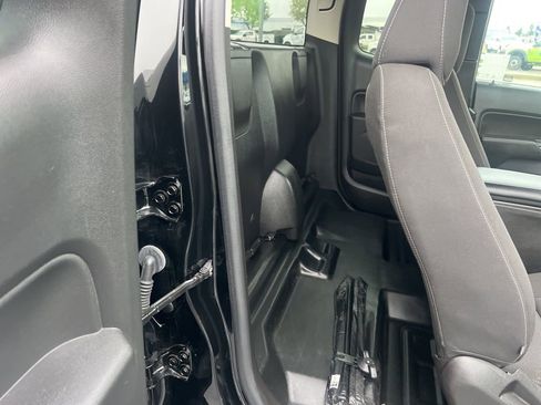 Used 2022 Chevrolet Colorado LT w/ Fleet Safety Package image 38