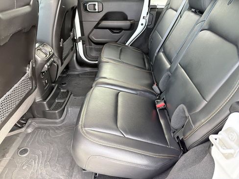 Used 2025 Jeep Wrangler Unlimited Sahara AWD/4WD image 19