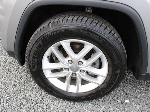 Used 2017 Jeep Grand Cherokee Laredo w/ Quick Order Package 23E AWD/4WD image 24