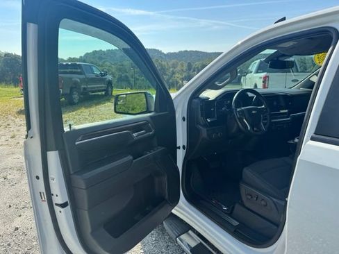 Used 2023 Chevrolet Silverado 1500 LT AWD/4WD image 12