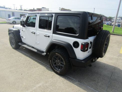 Used 2025 Jeep Wrangler Unlimited Sport AWD/4WD image 5