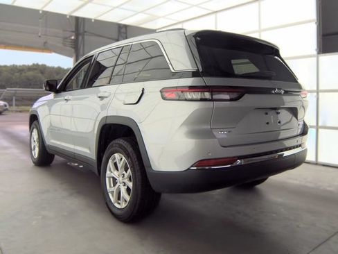 Used 2023 Jeep Grand Cherokee Limited AWD/4WD image 6