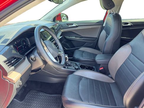 Used 2022 Volkswagen Taos SEL image 9