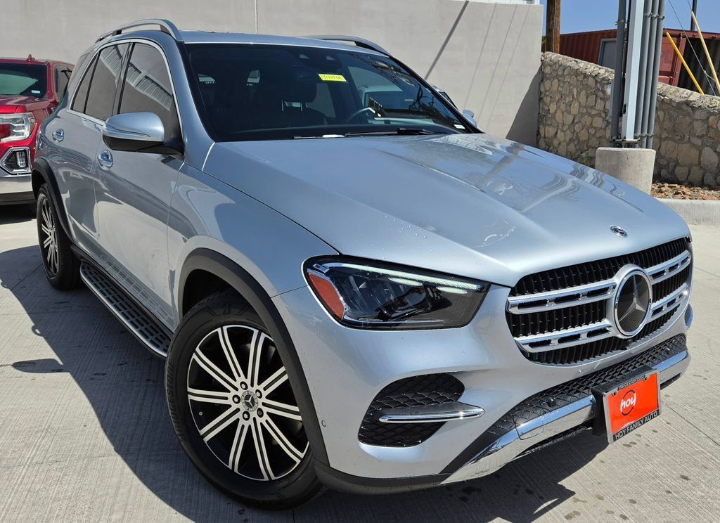 Used 2025 Mercedes-Benz GLE 450e 4MATIC image 1