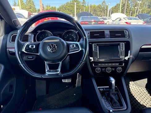 Used 2017 Volkswagen Jetta GLI FWD image 12