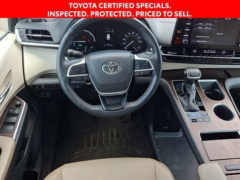 Certified 2023 Toyota Sienna XLE FWD image 12