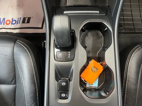 Used 2022 Volvo XC40 T5 Momentum image 14