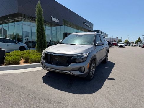 Used 2023 Kia Seltos SX AWD/4WD image 2