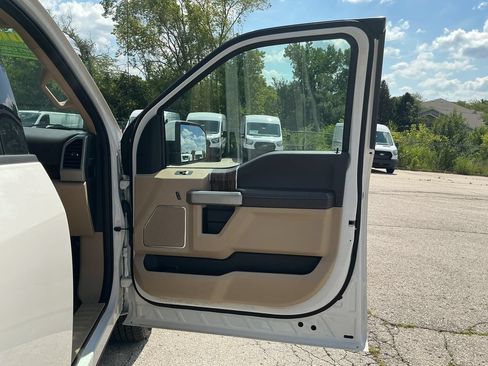 Used 2019 Ford F150 Lariat w/ Equipment Group 501A Mid AWD/4WD image 17