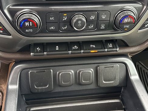 Used 2015 Chevrolet Silverado 2500 LTZ w/ LTZ Plus Package image 30