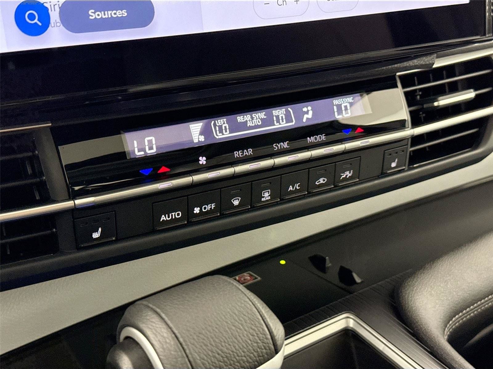 Certified 2026 Toyota Sienna XLE FWD image 27