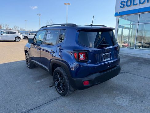 Used 2018 Jeep Renegade Altitude image 3