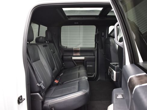 Used 2022 Ford F250 Lariat w/ Black Appearance Package image 11