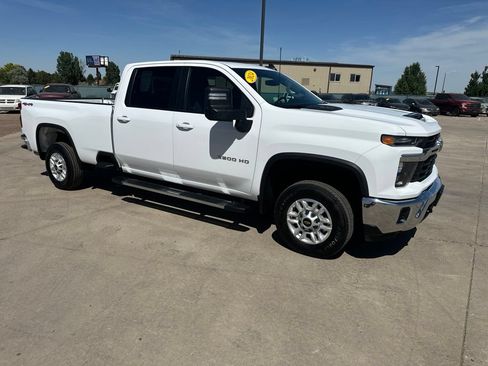 Used 2024 Chevrolet Silverado 2500 LT AWD/4WD image 33