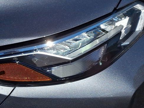 Certified 2023 Nissan Sentra SR FWD image 9