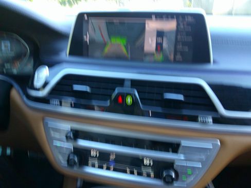 Used 2021 BMW 750i xDrive w/ Luxury Rear Seating Package AWD/4WD image 75