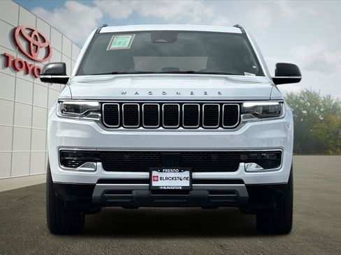 Used 2024 Jeep Wagoneer Series II w/ Flexible Seating Group RWD image 8
