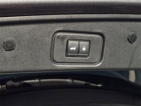 Certified 2023 Nissan Pathfinder SL w/ Lighting Package (N92) image 10