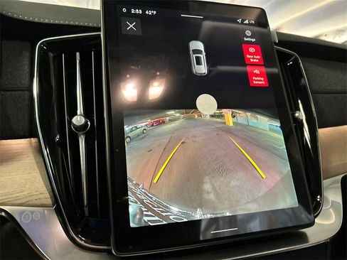 New 2026 Volvo XC90 B5 Core w/ Protection Package Premier image 17