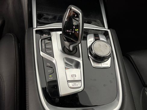 Used 2019 BMW 750i w/ Executive Package image 16
