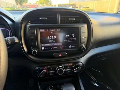 Used 2023 Kia Soul LX w/ Option Group 015 FWD image 18