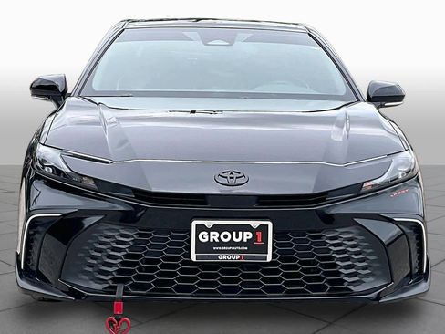 Used 2025 Toyota Camry SE w/ Convenience Package FWD image 4