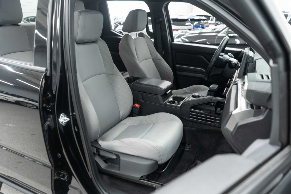 Used 2025 Toyota Tacoma SR5 AWD/4WD image 11