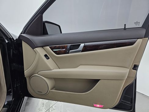 Used 2014 Mercedes-Benz C 250 Sedan image 14