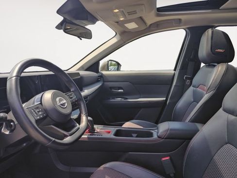 Used 2025 Nissan Kicks SR w/ SR Premium Package AWD/4WD image 9
