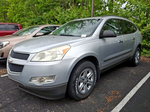 Used 2011 Chevrolet Traverse LS FWD image 2