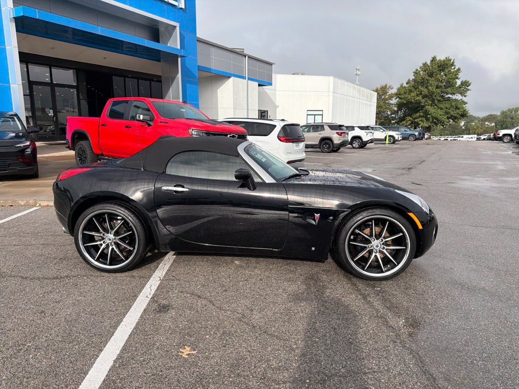 Used 2007 Pontiac Solstice Convertible w/ Premium Package RWD image 2