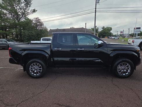 Certified 2025 Toyota Tacoma Limited AWD/4WD image 2