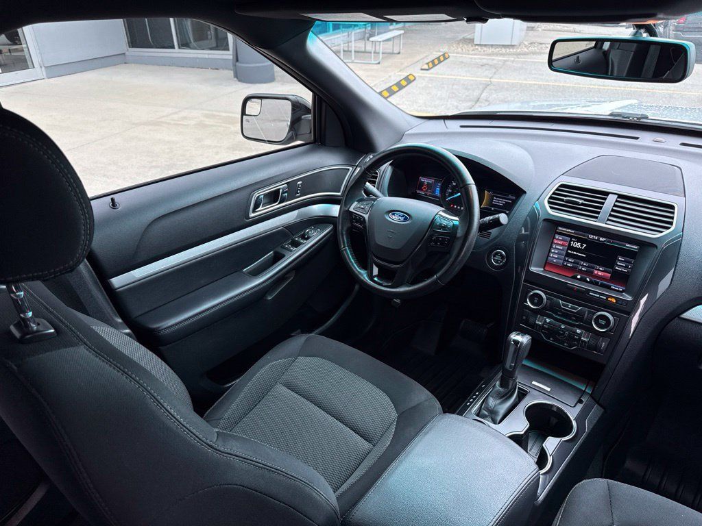Used 2016 Ford Explorer XLT w/ Equipment Group 201A FWD image 99