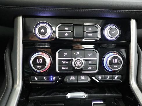 Used 2022 GMC Yukon XL Denali w/ Denali Premium Package AWD/4WD image 6