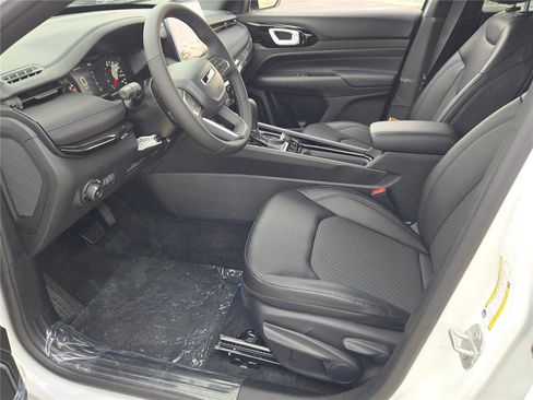 New 2026 Jeep Compass Latitude image 26