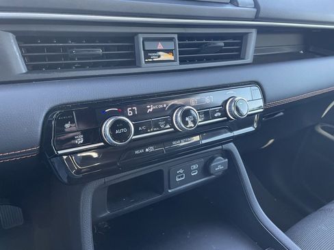 Used 2025 Honda Pilot Sport image 18