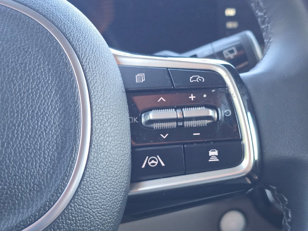 Used 2026 Kia Carnival LXS FWD image 25